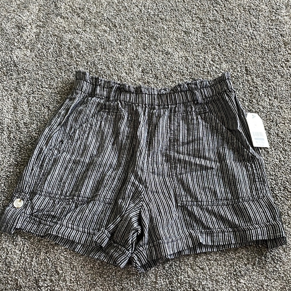 Striped shorts with pockets